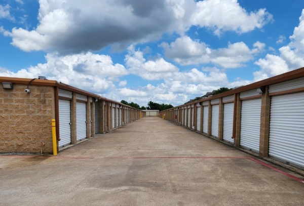 Storage Units at Extra Space Storage - 3348 - Round Rock - 1515 N A W Grimes Blvd - 1515 North A W Grimes Boulevard