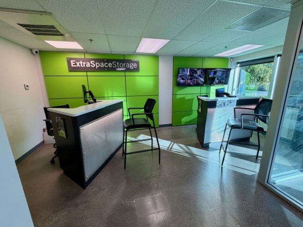 Facility photo: //images.sparefoot.com/medium/22983869942f6558948.jpg