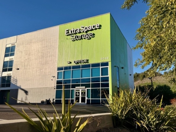 Facility photo: //images.sparefoot.com/medium/22983869942f6824313.jpg