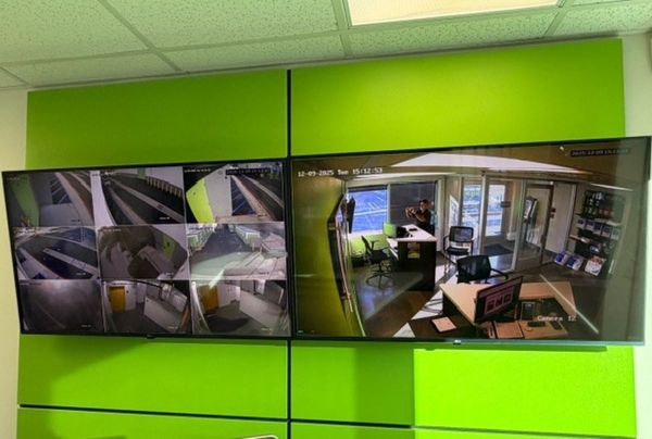 Facility photo: //images.sparefoot.com/medium/22983869942f6915076.jpg