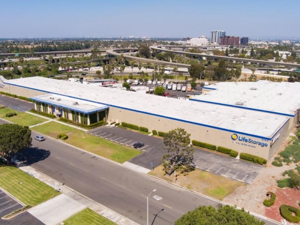 Facility photo: //images.sparefoot.com/medium/22983964cbf6a2ae955.jpg