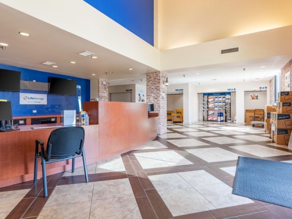 Facility photo: //images.sparefoot.com/medium/22983964cbf6a775881.jpg