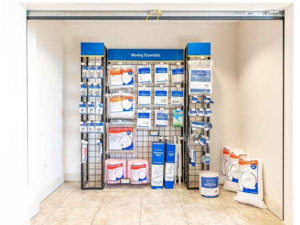 Facility photo: //images.sparefoot.com/medium/22983964cbf6a89160a.jpg