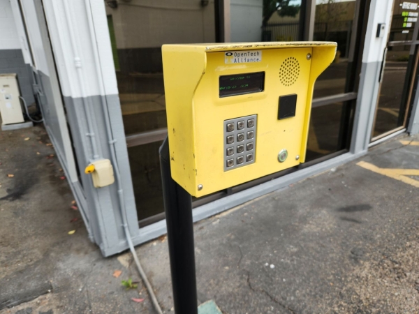 Facility photo: //images.sparefoot.com/medium/22984169942f55342be.jpg