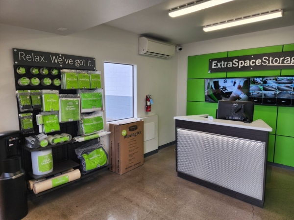 Facility photo: //images.sparefoot.com/medium/22984169f1f3e60a84d.jpg