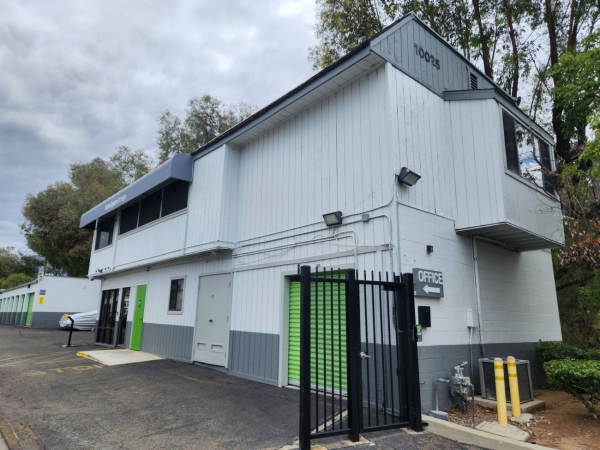 Facility photo: //images.sparefoot.com/medium/22984169f1f3e8a5d97.jpg