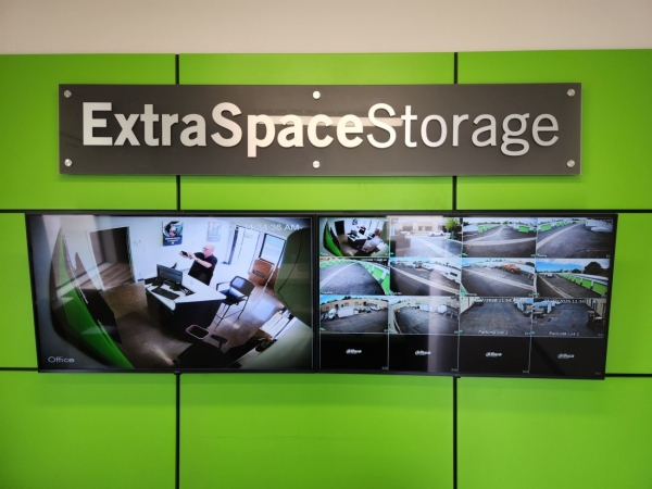 Facility photo: //images.sparefoot.com/medium/22984169f1f3ea1d1e9.jpg
