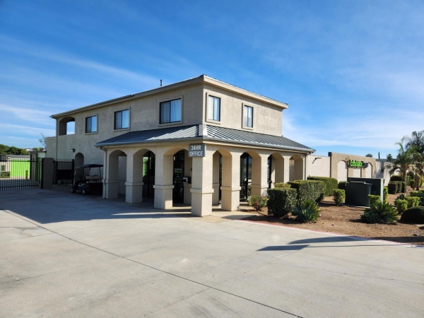 Facility photo: //images.sparefoot.com/medium/22984569942f712f87b.jpg