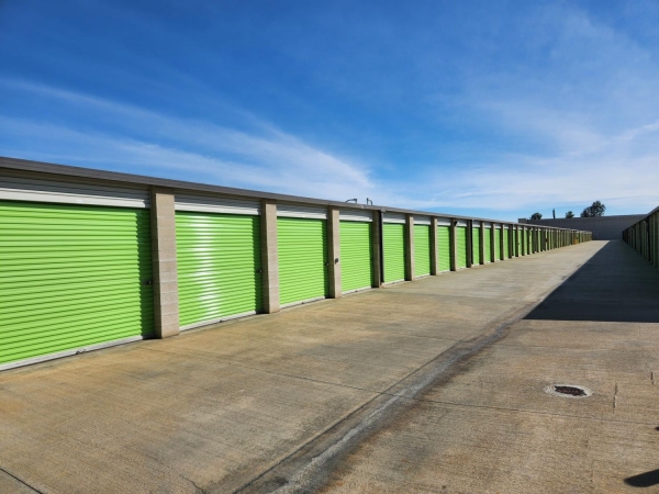 Facility photo: //images.sparefoot.com/medium/22984569942f74332a5.jpg