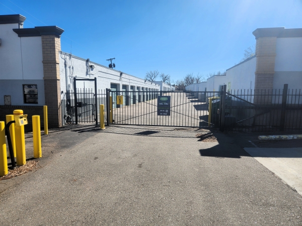 Facility photo: //images.sparefoot.com/medium/22984669c3cf10e66dc.jpg