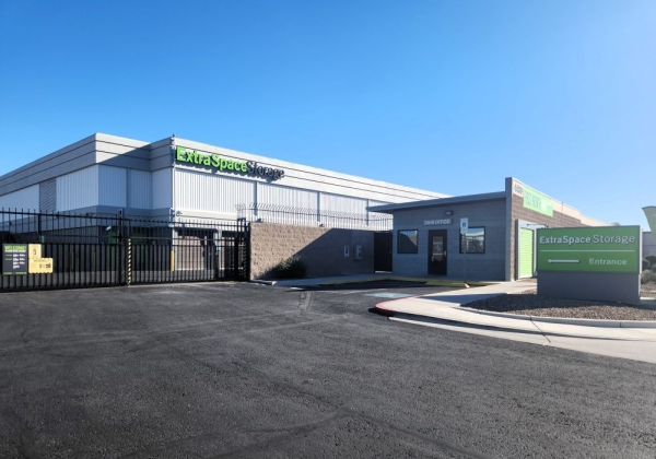 Facility photo: //images.sparefoot.com/medium/22985269942f3be2112.jpg