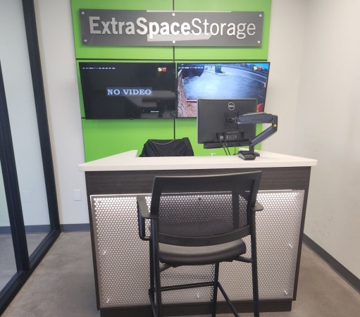 Facility photo: //images.sparefoot.com/medium/22985269942f3dae80b.jpg