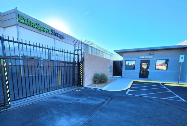 Facility photo: //images.sparefoot.com/medium/22985269942f40550da.jpg