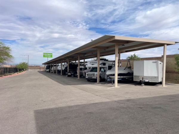 Facility photo: //images.sparefoot.com/medium/22985469942f12ed7f0.jpg