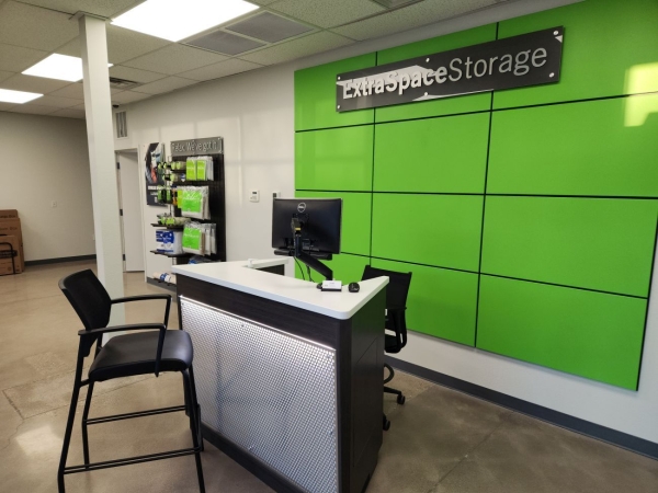 Facility photo: //images.sparefoot.com/medium/22985969942f953c3cd.jpg