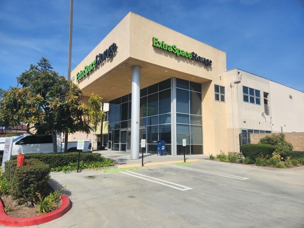 Facility photo: //images.sparefoot.com/medium/22986269942fad9aaaf.jpg