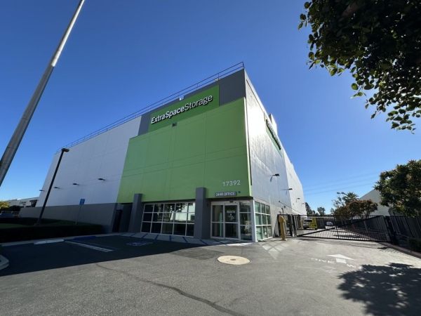 Facility photo: //images.sparefoot.com/medium/22986369942f74d31a2.jpg