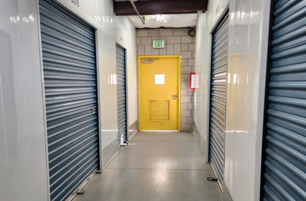 Facility photo: //images.sparefoot.com/medium/22986469942f9f3c26e.jpg