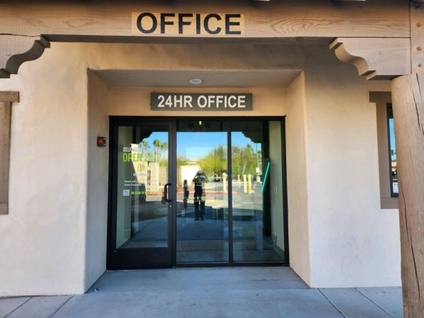 Facility photo: //images.sparefoot.com/medium/22986469942fa0559dd.jpg