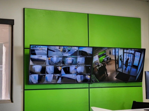 Facility photo: //images.sparefoot.com/medium/22986469942fa1b0c69.jpg