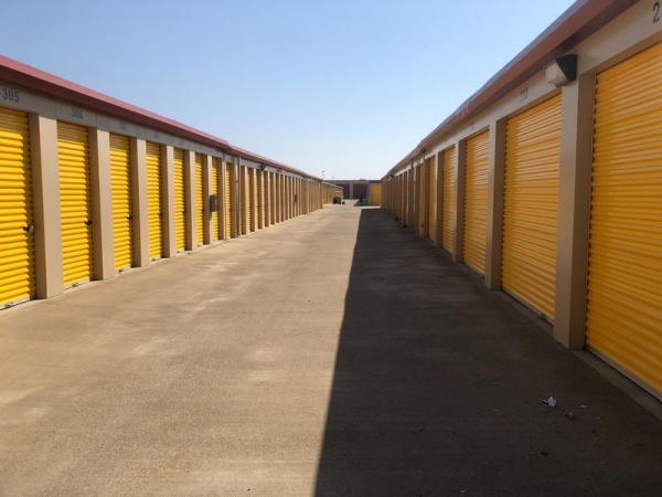 Storage Units at Extra Space Storage - 3514 - Sacramento - Fruitridge Rd - 8870 Fruitridge Road