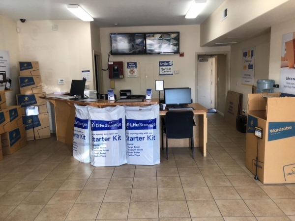 Storage Units at Extra Space Storage - 3514 - Sacramento - Fruitridge Rd - 8870 Fruitridge Road