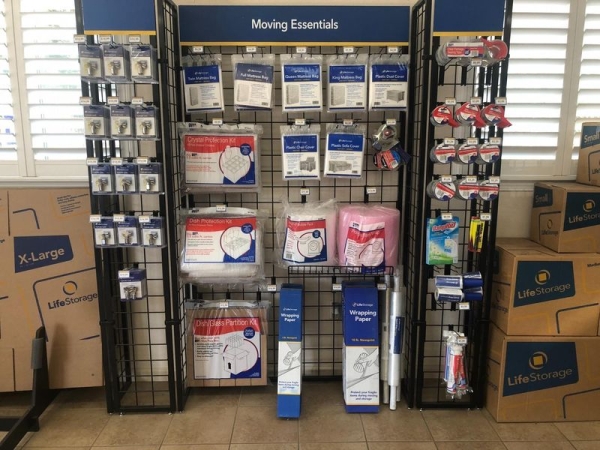 Storage Units at Extra Space Storage - 3514 - Sacramento - Fruitridge Rd - 8870 Fruitridge Road