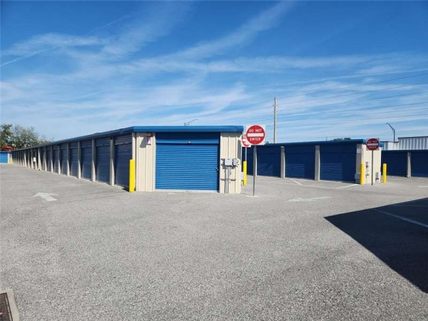 Storage Units at Extra Space Storage - 3526 - Orlando - Semoran Boulevard - 4650 South Semoran Boulevard