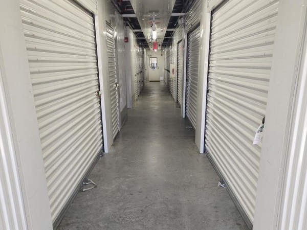 Storage Units at Extra Space Storage - 3526 - Orlando - Semoran Boulevard - 4650 South Semoran Boulevard