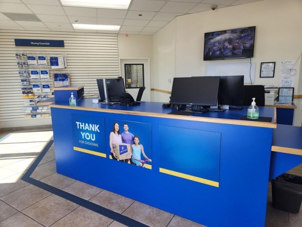 Storage Units at Extra Space Storage - 3526 - Orlando - Semoran Boulevard - 4650 South Semoran Boulevard