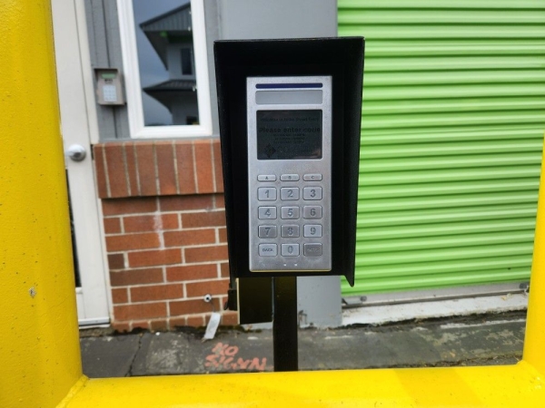 Facility photo: //images.sparefoot.com/medium/22988669e8b9b06ebf0.jpg