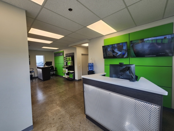 Facility photo: //images.sparefoot.com/medium/22988669e8b9b1da05d.jpg