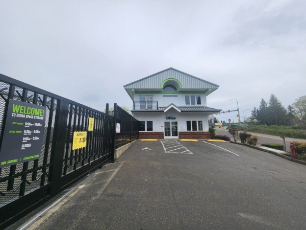 Facility photo: //images.sparefoot.com/medium/22988669e8b9b6f1fc7.jpg