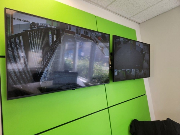 Facility photo: //images.sparefoot.com/medium/22988669e8b9b81fd1e.jpg