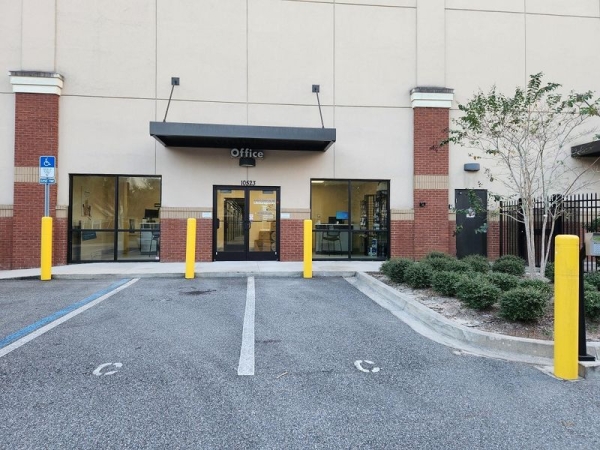 Storage Units at Extra Space Storage - 3548 - Jacksonville - Deerwood Park Blvd - 10523 Deerwood Park Boulevard