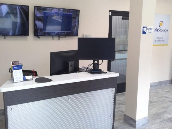 Storage Units at Extra Space Storage - 3548 - Jacksonville - Deerwood Park Blvd - 10523 Deerwood Park Boulevard