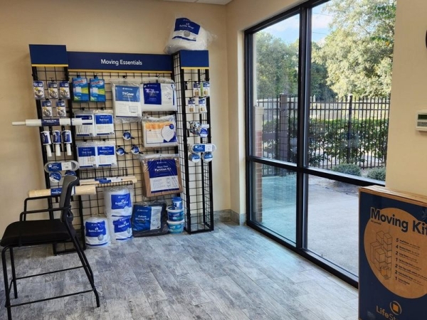 Storage Units at Extra Space Storage - 3548 - Jacksonville - Deerwood Park Blvd - 10523 Deerwood Park Boulevard