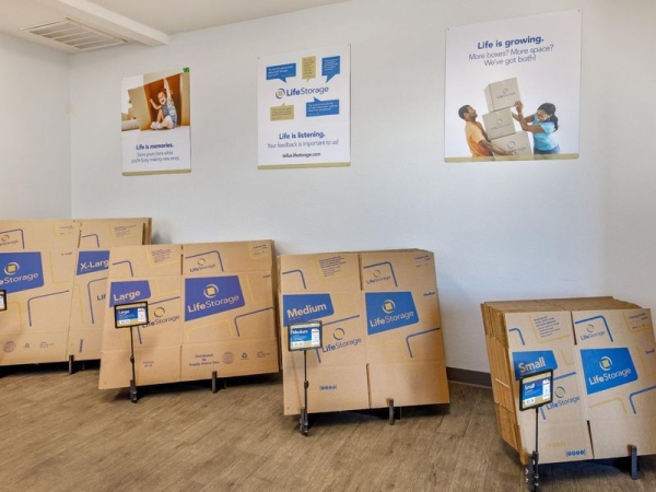 Storage Units at Extra Space Storage - 3549 - Las Vegas - Boulder Hwy - 6740- Boulder Highway