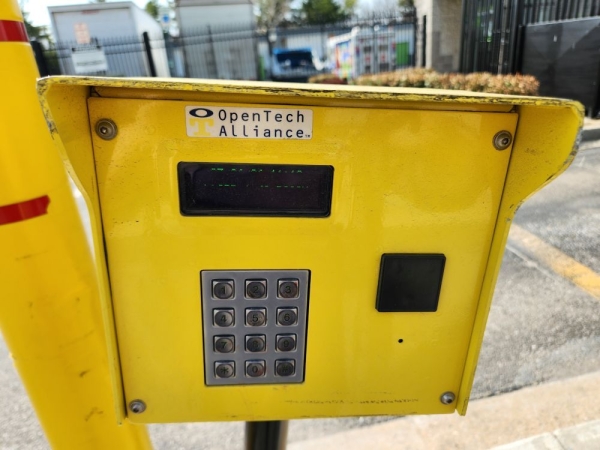 Facility photo: //images.sparefoot.com/medium/22988969d644c7e6533.jpg