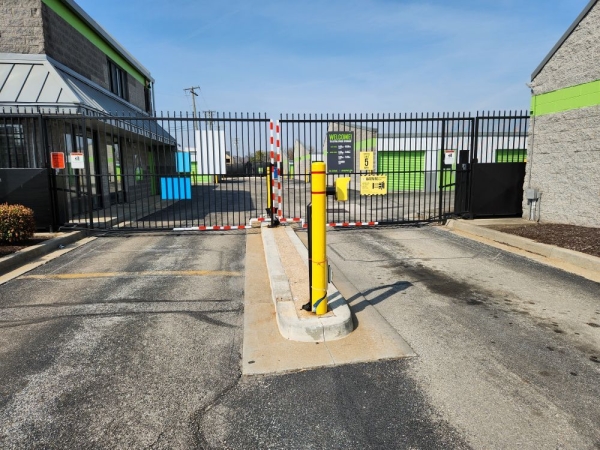 Facility photo: //images.sparefoot.com/medium/22988969d644cb9a51e.jpg