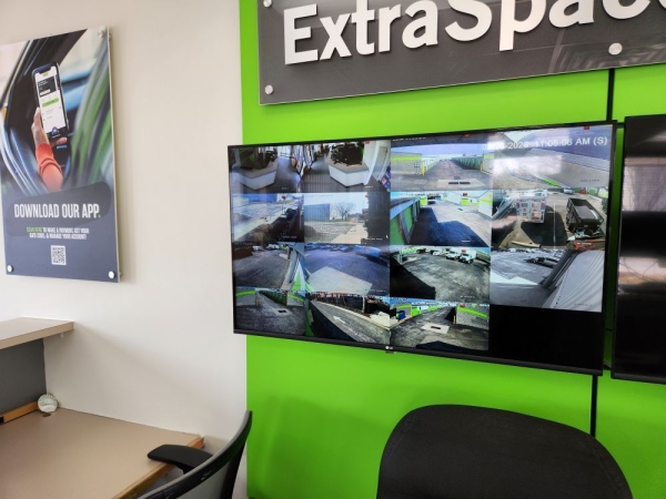 Facility photo: //images.sparefoot.com/medium/22988969d644cca4ff9.jpg