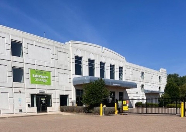 Facility photo: //images.sparefoot.com/medium/22989469942f3b94894.jpg