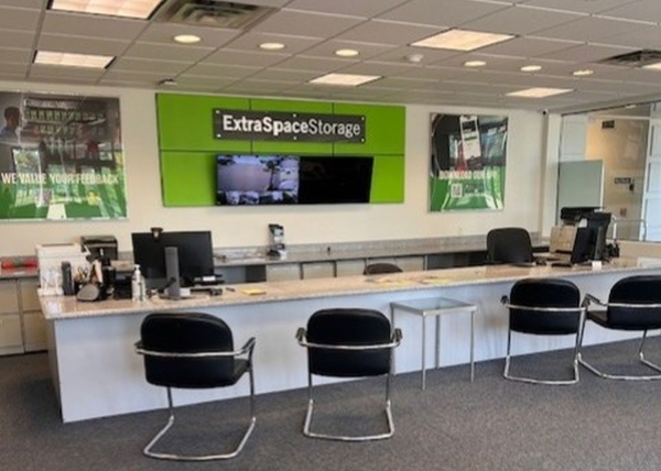 Facility photo: //images.sparefoot.com/medium/22989469942f3d76910.jpg