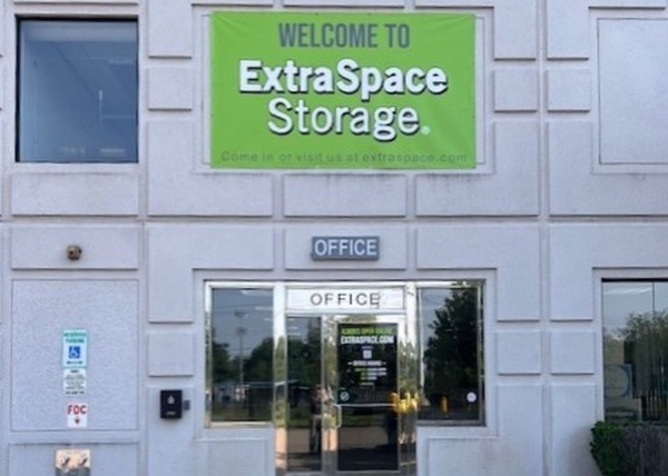 Facility photo: //images.sparefoot.com/medium/22989469942f3fe8573.jpg