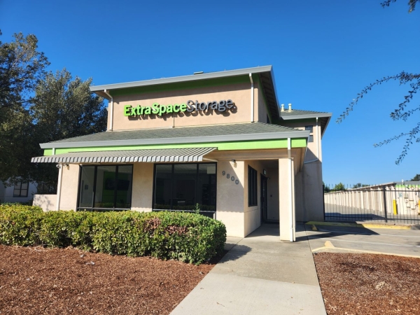 Facility photo: //images.sparefoot.com/medium/22989569942fb372f33.jpg