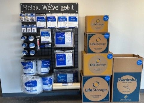 Facility photo: //images.sparefoot.com/medium/22989569942fb472472.jpg