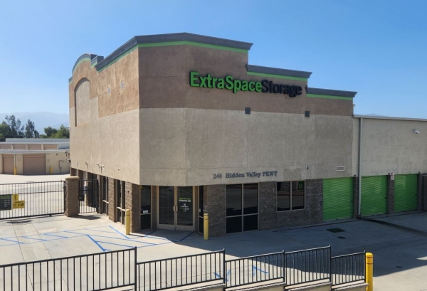 Facility photo: //images.sparefoot.com/medium/22989669942fd90131a.jpg