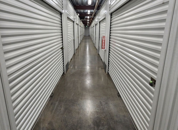 Facility photo: //images.sparefoot.com/medium/22989669942fdcc48eb.jpg