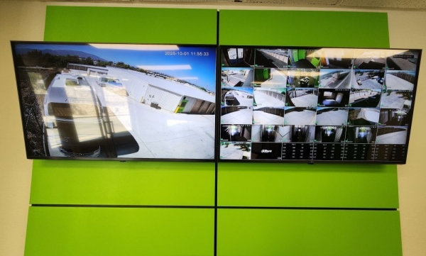 Facility photo: //images.sparefoot.com/medium/22989669942fdebe3c2.jpg