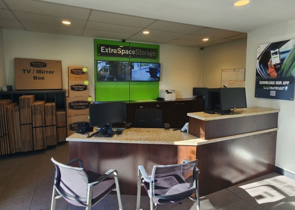 Facility photo: //images.sparefoot.com/medium/22989769942f62ab610.jpg